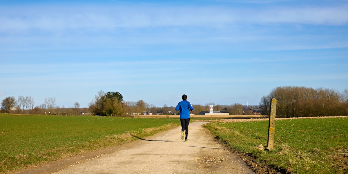 Waarom je veel te hard traint (en hoe zone 2 dat oplost)